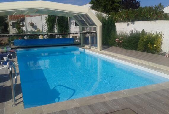 Réalisation d'un abri de piscine Gustave Rideau à La Gaconniere pour Annick