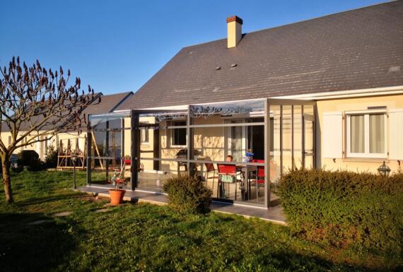 Réalisation d'un abri de terrasse Gustave Rideau à Baccon pour CYRIELLE - ANTOINE