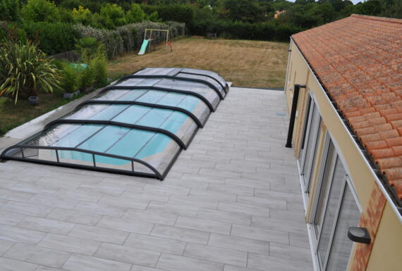 Réalisation d'un abri de piscine Gustave Rideau à Pornic pour Olivier