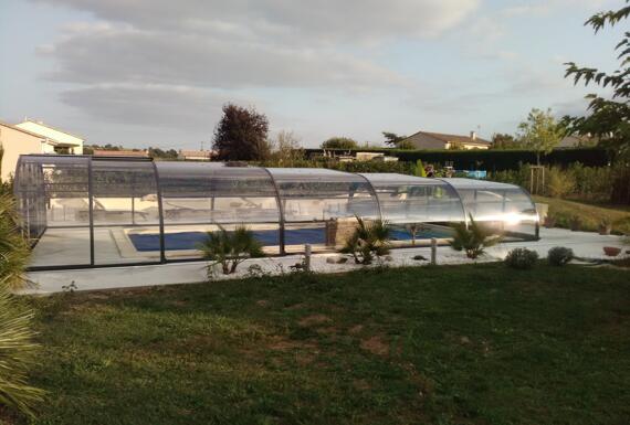 Réalisation d'un abri de piscine Gustave Rideau à Vars pour Janny
