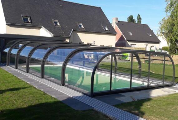 Réalisation d'un abri de piscine Gustave Rideau à Miniac-Morvan pour Brice et Isabelle
