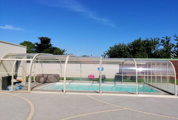 Réalisation d'un abri de piscine Gustave Rideau à Les Achards pour Fabien et Angèle
