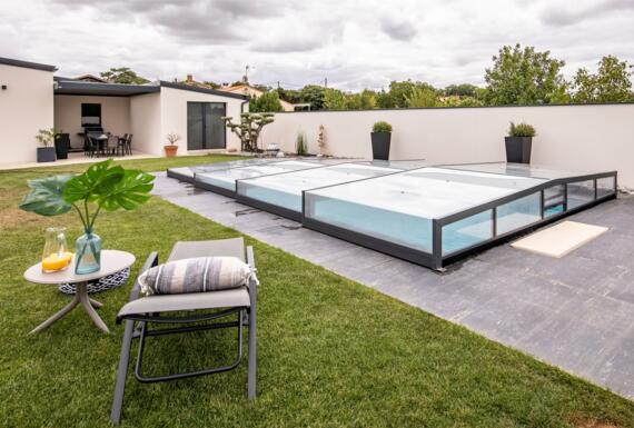 Réalisation d'un abri de piscine Gustave Rideau à Sigournais pour Laurent et Caroline