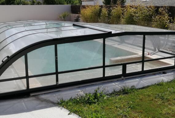 Réalisation d'un abri de piscine Gustave Rideau à Talmont-Saint-Hilaire pour Geoffroy et Sophie