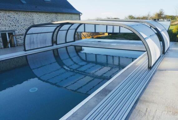Réalisation d'un abri de piscine Gustave Rideau à Guichen pour Corinne