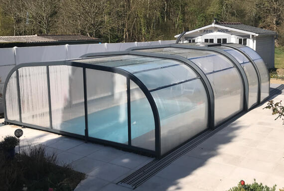 Réalisation d'un abri de piscine Gustave Rideau à Pommerit-Le-Vicomte pour Christian
