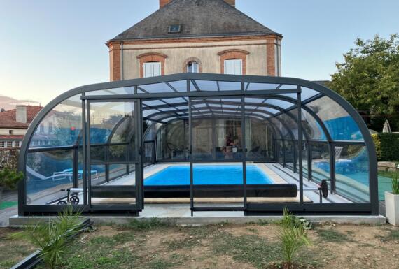 Réalisation d'un abri de piscine Gustave Rideau à Nuaille pour Joaquim
