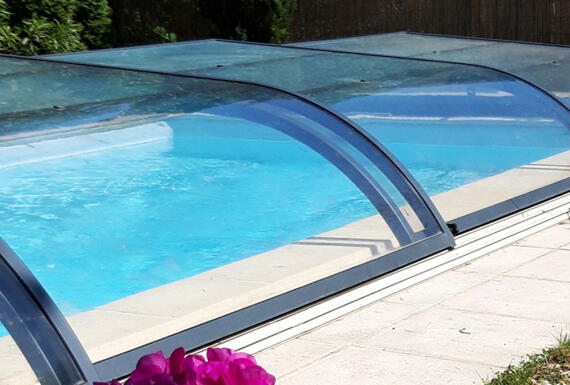Réalisation d'un abri de piscine Gustave Rideau à Artigues-Pres-Bordeaux pour Patrice et Marie-Claude