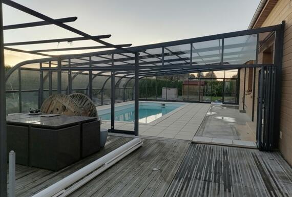 Réalisation d'un abri de piscine Gustave Rideau à Erce-En-Lamee pour Mickael