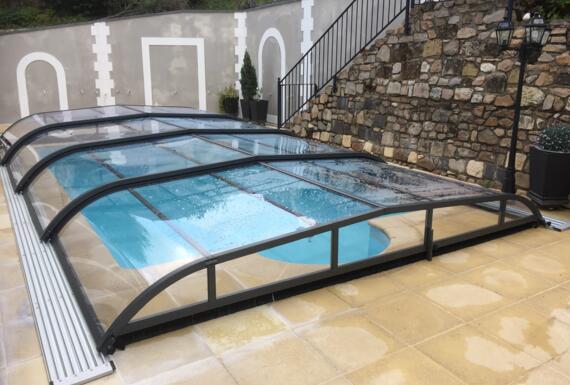 Réalisation d'un abri de piscine Gustave Rideau à Neris-Les-Bains pour Valérie