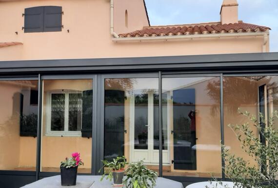 Réalisation d'une véranda Gustave Rideau à Olonne-sur-Mer pour Herve