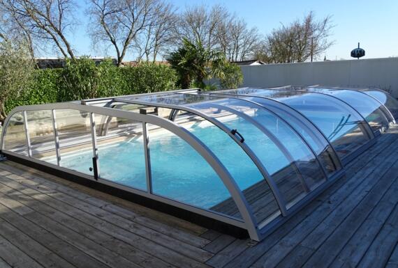 Réalisation d'un abri de piscine Gustave Rideau à Cire-D’aunis pour Guy