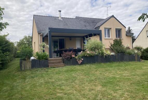 Réalisation d'une pergola Gustave Rideau à Combree pour Benjamin et Mélanie