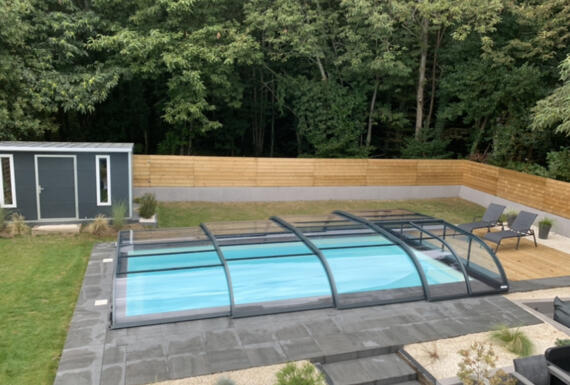 Réalisation d'un abri de piscine Gustave Rideau à Queven pour BENOIT ET TINA