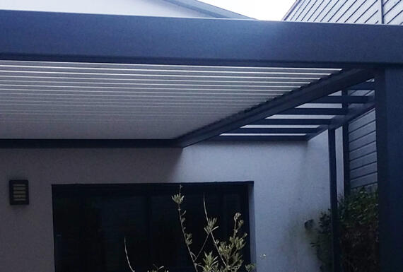 Réalisation d'une pergola Gustave Rideau en pour Laurence
