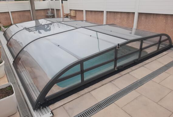 Réalisation d'un abri de piscine Gustave Rideau à Meze pour Marie