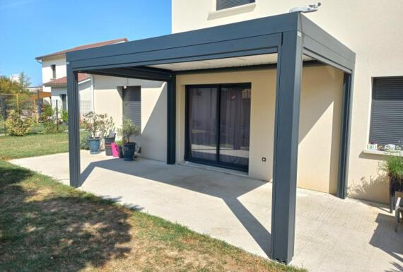 Réalisation d'une pergola Gustave Rideau à Heyrieux pour Ludovic et Maud