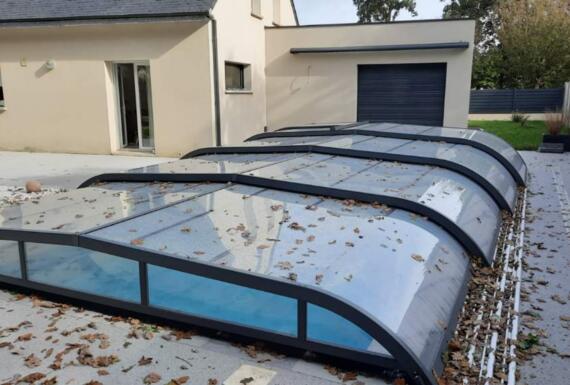 Réalisation d'un abri de piscine Gustave Rideau à Surzur pour Sandrine
