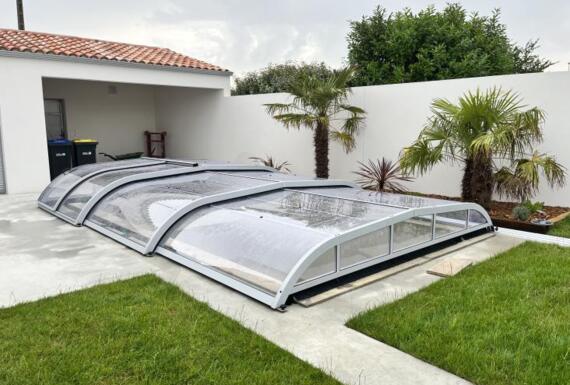 Réalisation d'un abri de piscine Gustave Rideau à Saint-Medard-D’aunis pour LAURA