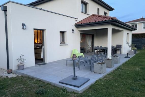 Réalisation d'une pergola Gustave Rideau à Saint-Priest pour Isabelle et Jean - Marie