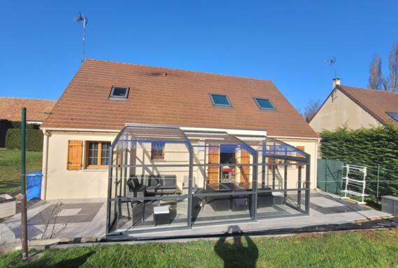 Réalisation d'un abri de terrasse Gustave Rideau à Hanches pour Tanguy et Manuela