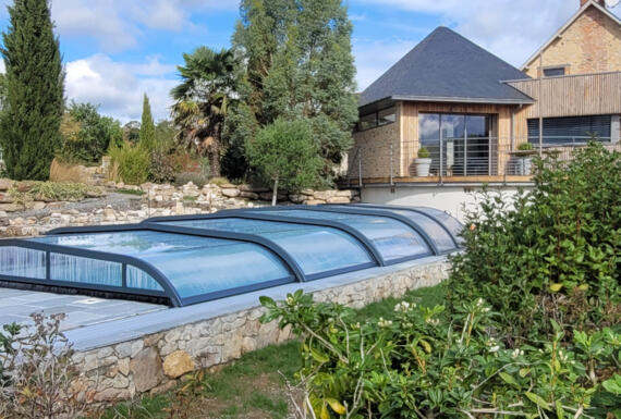 Réalisation d'un abri de piscine Gustave Rideau à Voutre pour Davy et Estelle