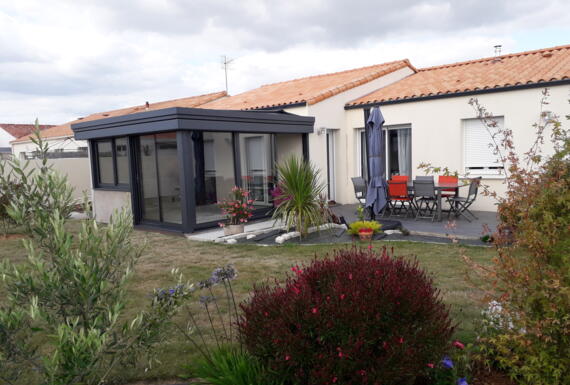 Réalisation d'une véranda Gustave Rideau à Angles pour James et Maggy