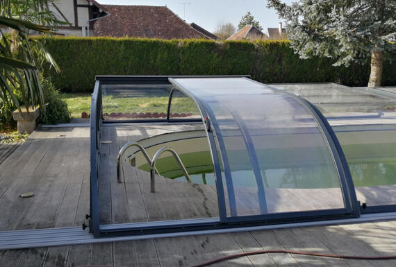 Réalisation d'un abri de piscine Gustave Rideau à Charmont-Sous-Barbuise pour Béatrice