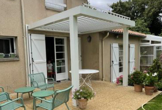 Réalisation d'un abri de piscine Gustave Rideau à Lusignan pour Christian et Frédérique