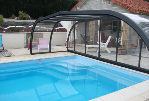 Réalisation d'un abri de piscine Gustave Rideau à Saint-Priest-Sous-Aixe pour Nathalie