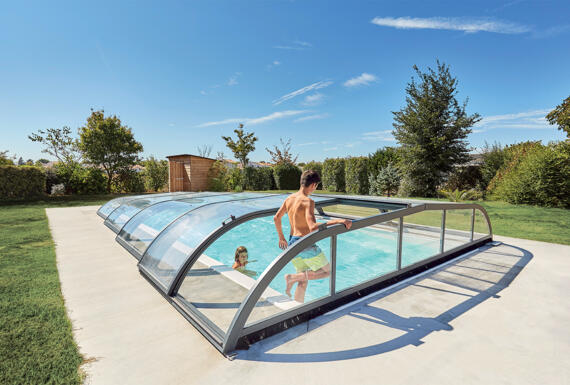 Réalisation d'un abri de piscine Gustave Rideau à La Chevroliere pour Caroline et Christophe