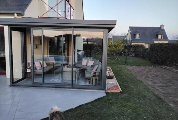 Réalisation d'une véranda Gustave Rideau à Saint-Pere-Marc-En-Poulet pour Clara et Philippe