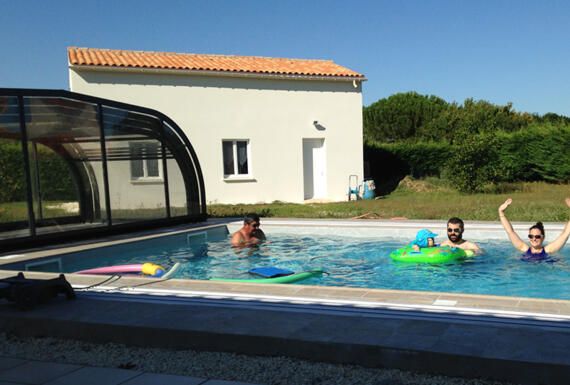Réalisation d'un abri de piscine Gustave Rideau à Thaims pour Adrien et Elisabeth