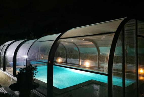 Réalisation d'un abri de piscine Gustave Rideau à Saint-Meloir-des-Ondes pour Éric et Yveline