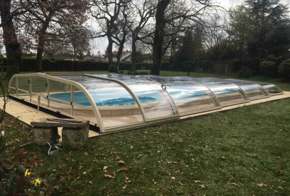 Réalisation d'un abri de piscine Gustave Rideau à Villenave-D’ornon pour Jean Pierre et Monique