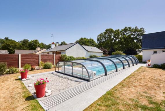 Réalisation d'un abri de piscine Gustave Rideau à Chartres-de-Bretagne pour Jacques