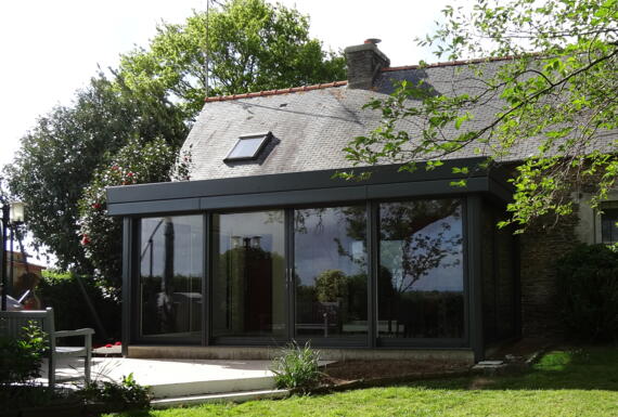 Réalisation d'une véranda Gustave Rideau à Remungol pour Michel et Liliane