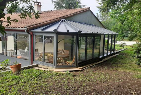 Réalisation d'une véranda Gustave Rideau à La Creche pour Martial et Francine