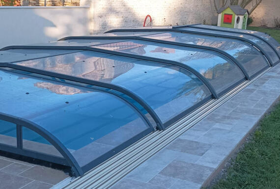 Réalisation d'un abri de piscine Gustave Rideau à Val-du-Mignon pour Delphine et Hervé